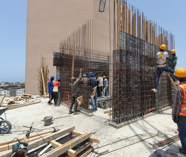 Étude et supervision des travaux de construction d'un immeuble R+4